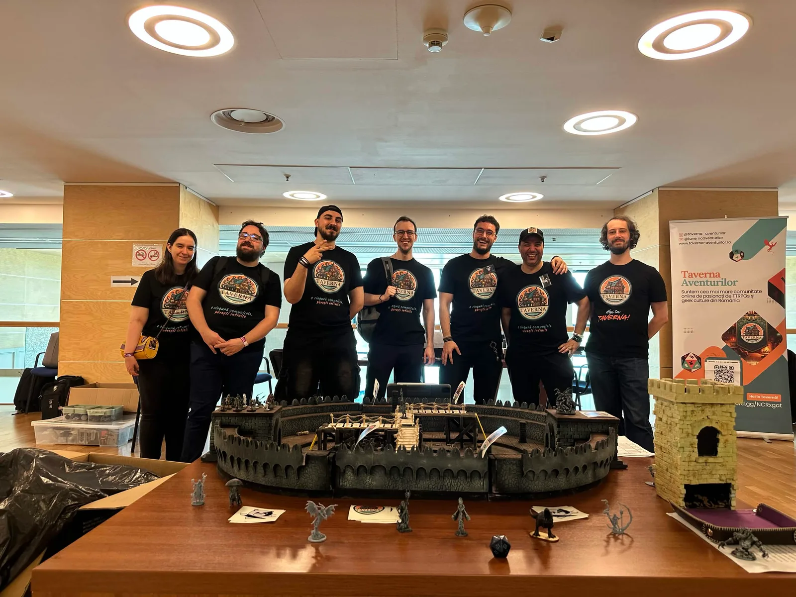 Echipa Tavernei și arena Endless Waves la PlayCon 2026